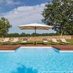 Domaine De Fangal, Pgeonnier 2p, Maison 8p - Piscine 25m - Climatises Holiday home