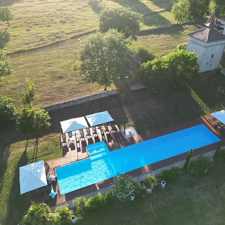 Domaine De Fangal, Pgeonnier 2p, Maison 8p - Piscine 25m - Climatises Ferienhaus *