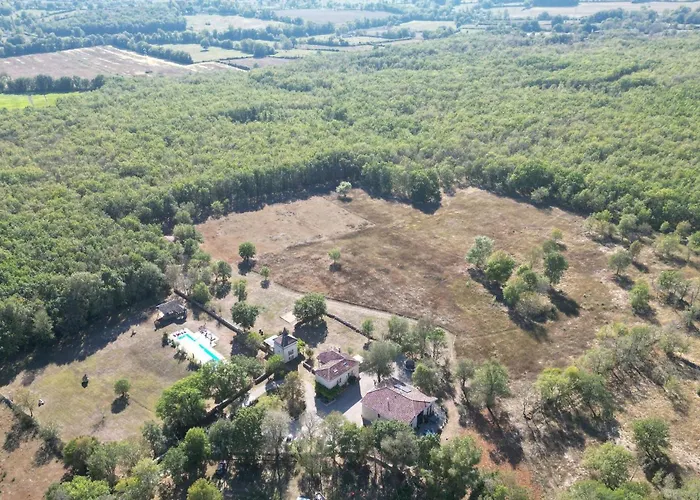 Ferienhaus Domaine De Fangal, Pgeonnier 2p, Maison 8p - Piscine 25m - Climatises