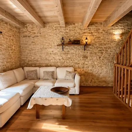 Domaine De Fangal, Pgeonnier 2p, Maison 8p - Piscine 25m - Climatises * Septfonds